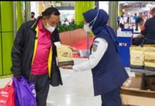 Kai Daop 1 Jakarta Bagikan 15 Ribu Takjil Di Stasiun Senen Dan Gambir