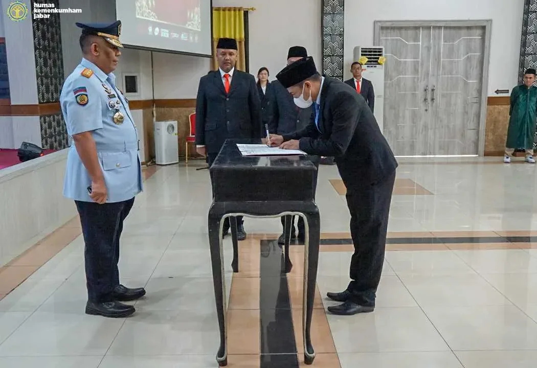 Kakanwil R. Andika Dwi Prasetya Lantik 3 PPNS Dan 7 Notaris Pengganti