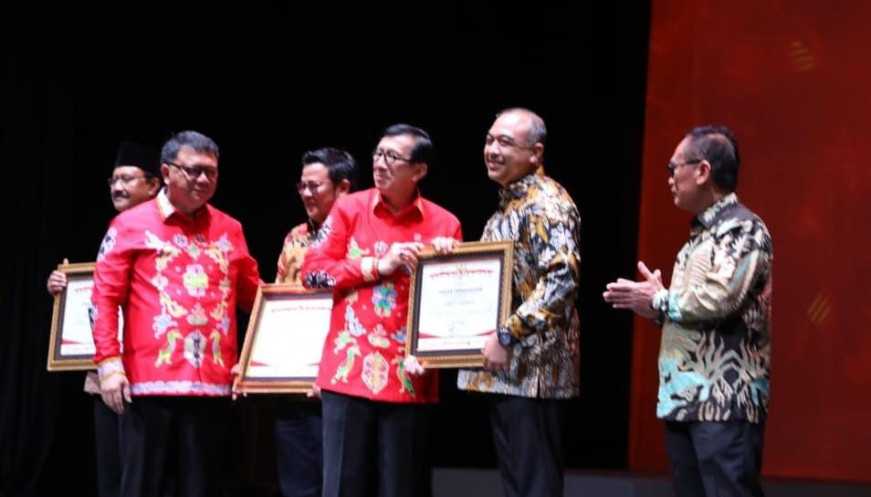 Bupati Tangerang Raih Penghargaan Dari Menkumham