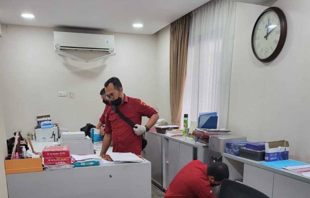 Tim Penyidik Kejagung Ri Geledah Rumah Dinas Dan Kantor Menkominfo
