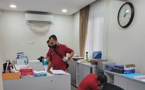 Tim Penyidik Kejagung RI Geledah Rumah Dinas dan Kantor Menkominfo