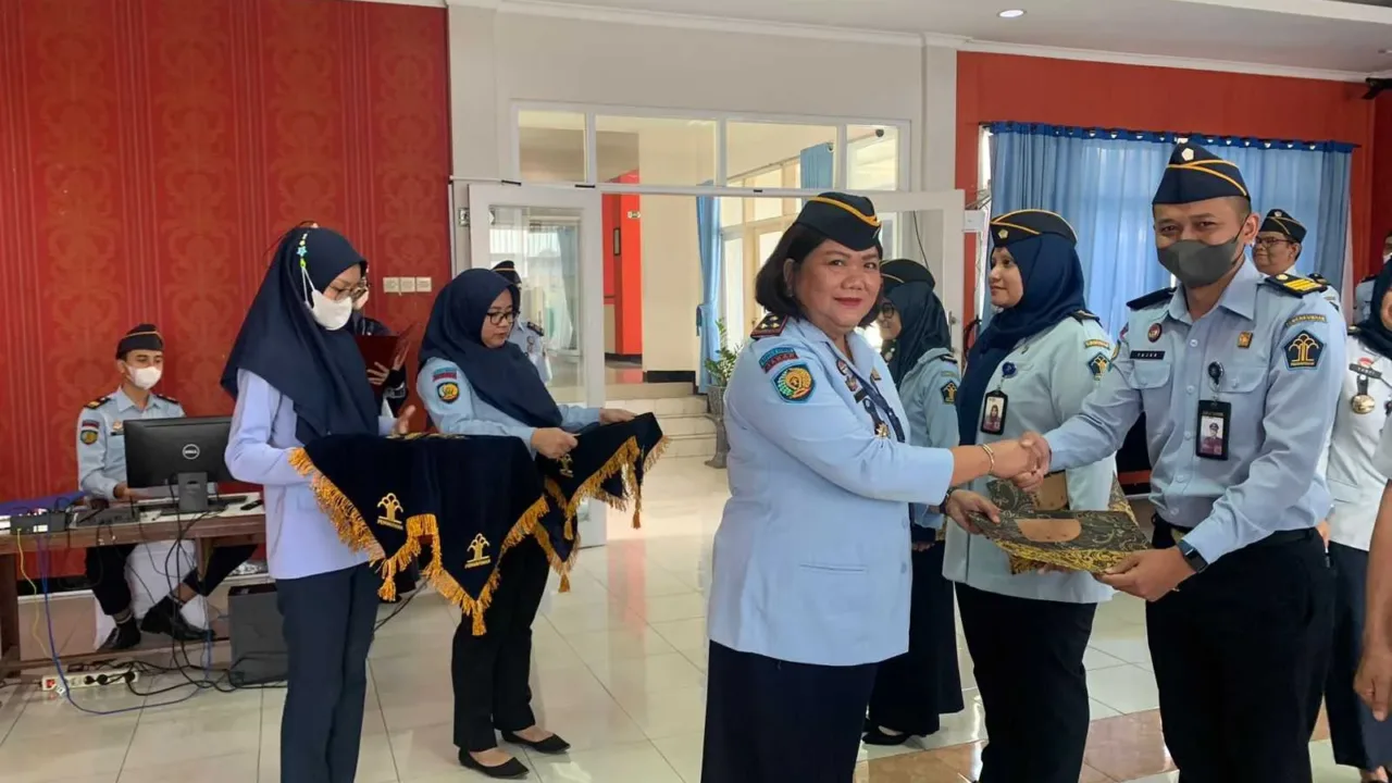 Kepala Bapas Kelas II Bogor Berikan Pesan Khusus Saat Upacara Kenaikan Pangkat