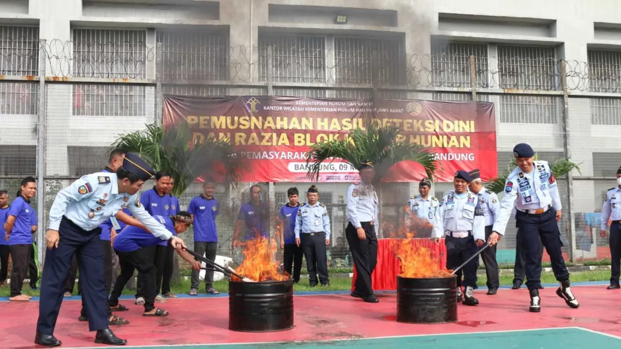 Lapas Banceuy Bandung Musnahkan Hasil Razia Blok Kamar Hunian