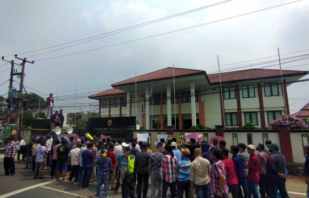 Famtu Berunjuk Rasa Di Pt Banten, Desak Terdakwa Djoko Sukamtono Dihukum Seberat-Beratnya