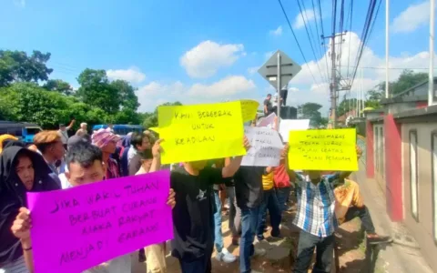 Ribuan Massa FAMTU Kembali Geruduk Pengadilan Tinggi Banten Tuntut Mafia Tanah Dihukum Berat