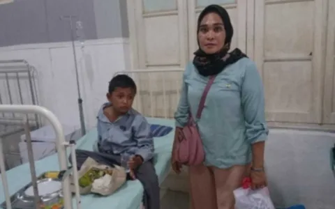 Walikota Tanjung Balai Bantu Penderita Usus Rujuk Ke RS Medan, Simak Penjelasannya