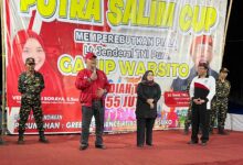 Letjen Tni Purn Ganip Warsíto Buka Tournament Bola Volly Putra Salim Cup 2023 Di Dampit
