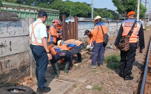 Daop 1 Jakarta Tutup Kembali Perlintasan Liar Jatinegara – Bekasi