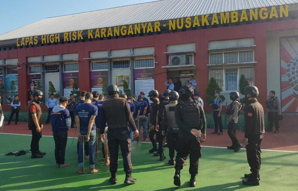 Sigap, Kemenkumham Jabar Pindahkan 14 Napi Ke Pulau Nusakambangan