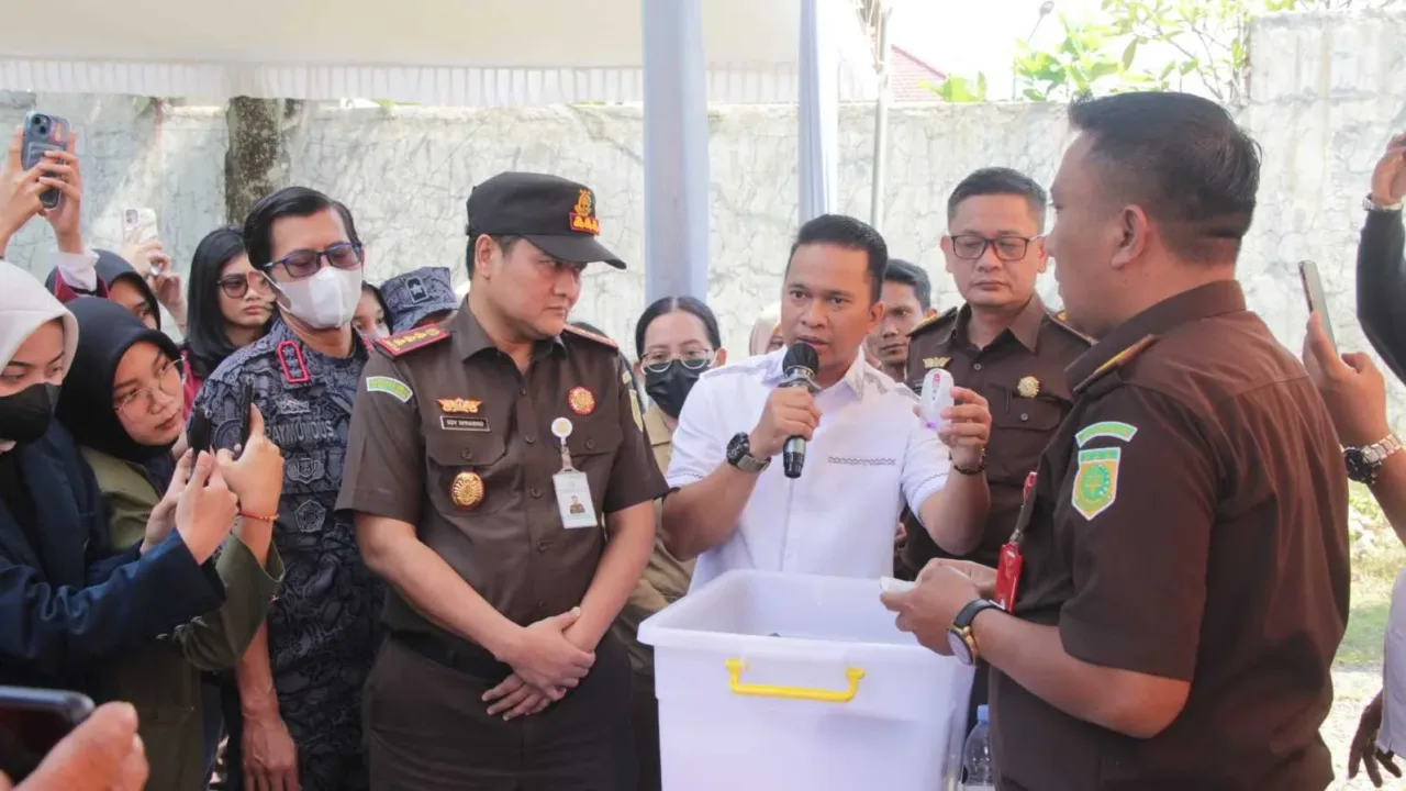 Kejari Kota Malang Hancurkan Barang Bukti Narkoba Dari 124 Perkara