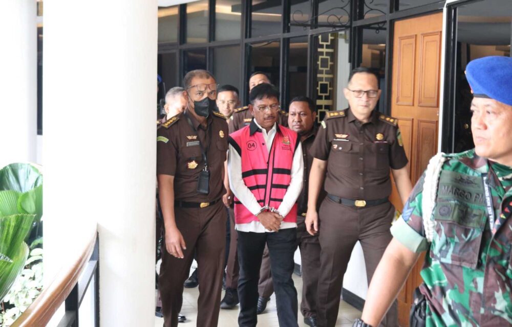 Natalius Pigai, Jhonny Plate Mengorbankan Diri Demi Anies Baswedan
