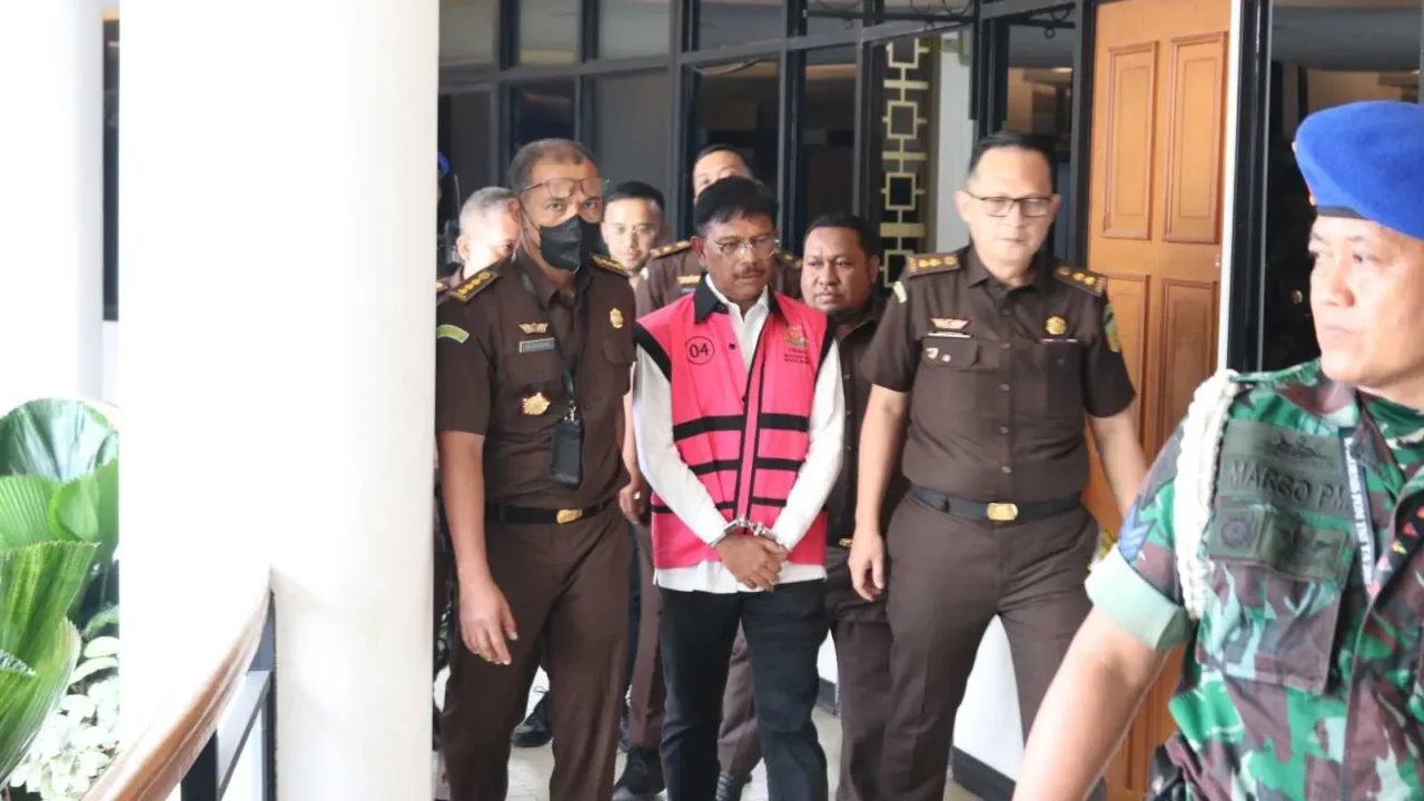 Natalius Pigai, Jhonny Plate mengorbankan diri demi Anies Baswedan