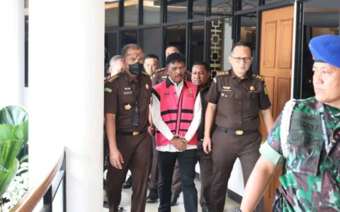 Natalius Pigai, Jhonny Plate mengorbankan diri demi Anies Baswedan