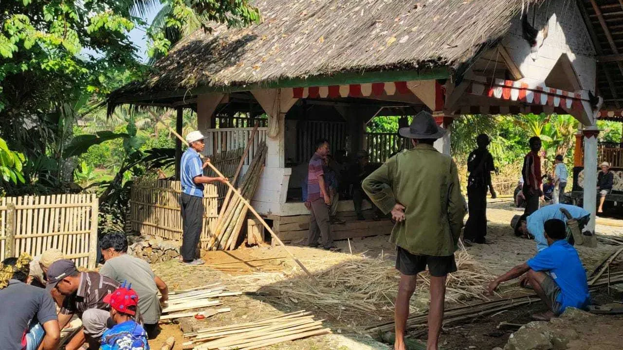 Istimewa, Masyarakat Kasepuhan Pasir Eurih Gotong Royong Sambut Seren Taun 2023