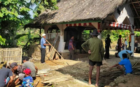 Istimewa, Masyarakat Kasepuhan Pasir Eurih Gotong Royong Sambut Seren Taun 2023