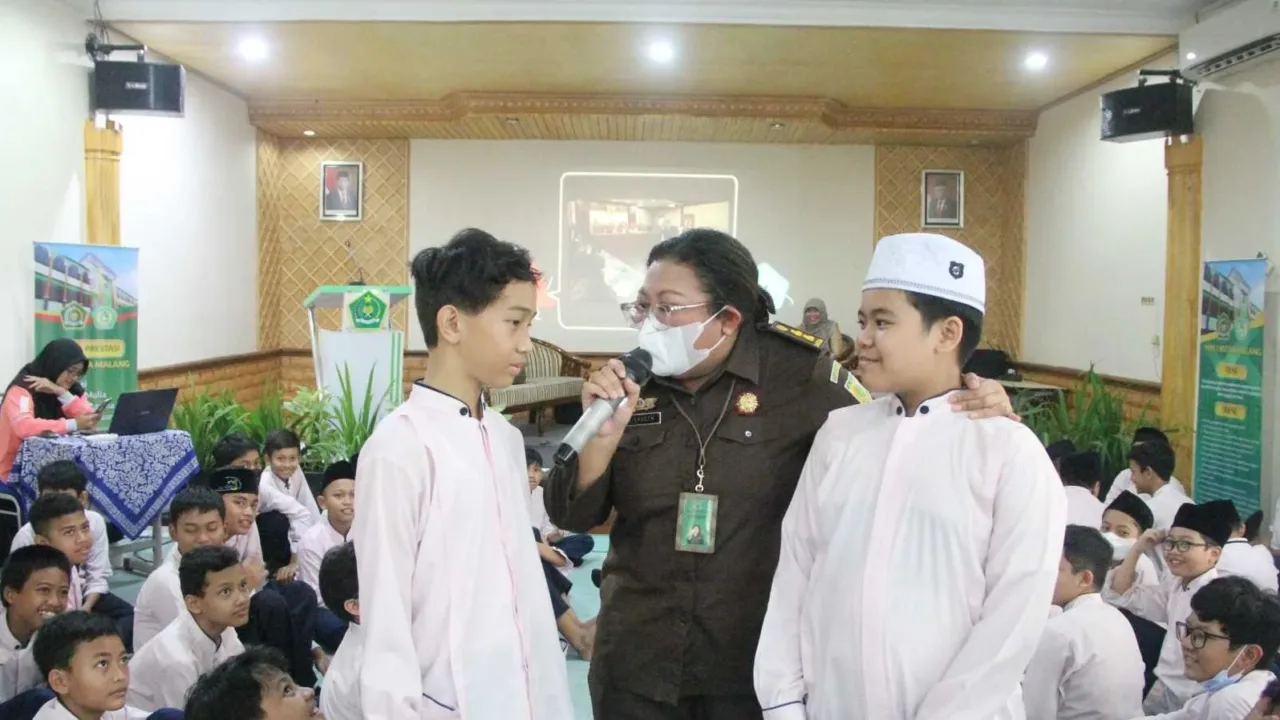 Jaksa Masuk Sekolah di Min Kota Malang