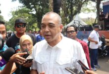 Bupati Zaki Bagikan Door Prize Di Puncak Acara Perayaan Hari Buruh