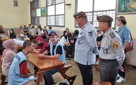 Kanwilkumham Cek Lansgung Tiap Ruangan di Rutan Kebon Waru, Hasilnya Overload Kapasitas