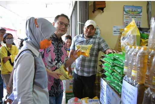 Wamendag Jerry Blusukan Ke Pasar Surakarta Pastikan Harga Dan Ketersediaan Bapok Stabil
