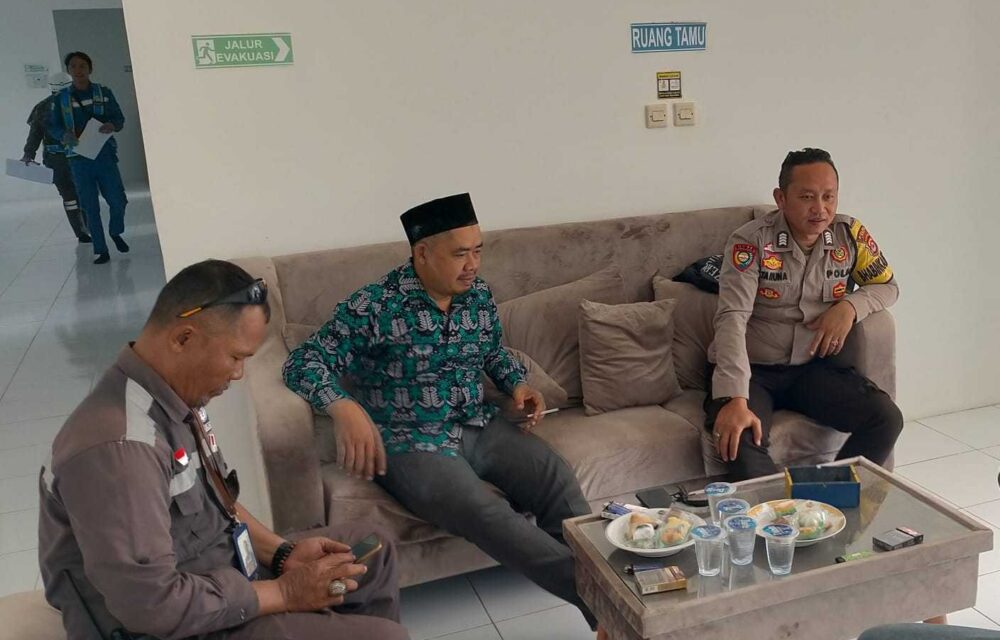 Bhabinkamtibmas Polsek Cileles Sampaikan Himbauan Kamtibmas Pada Warga