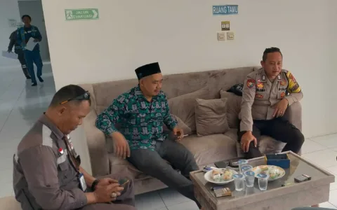 Bhabinkamtibmas Polsek Cileles Sampaikan Himbauan Kamtibmas Pada Warga