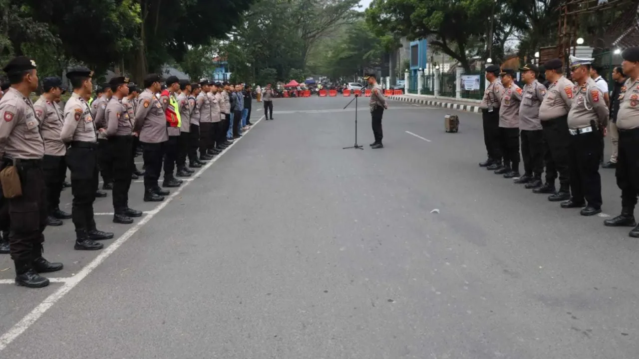 Polres Lebak Kawal Jemaah Haji Kloter 44 Lebak, Simak Selengkapnya