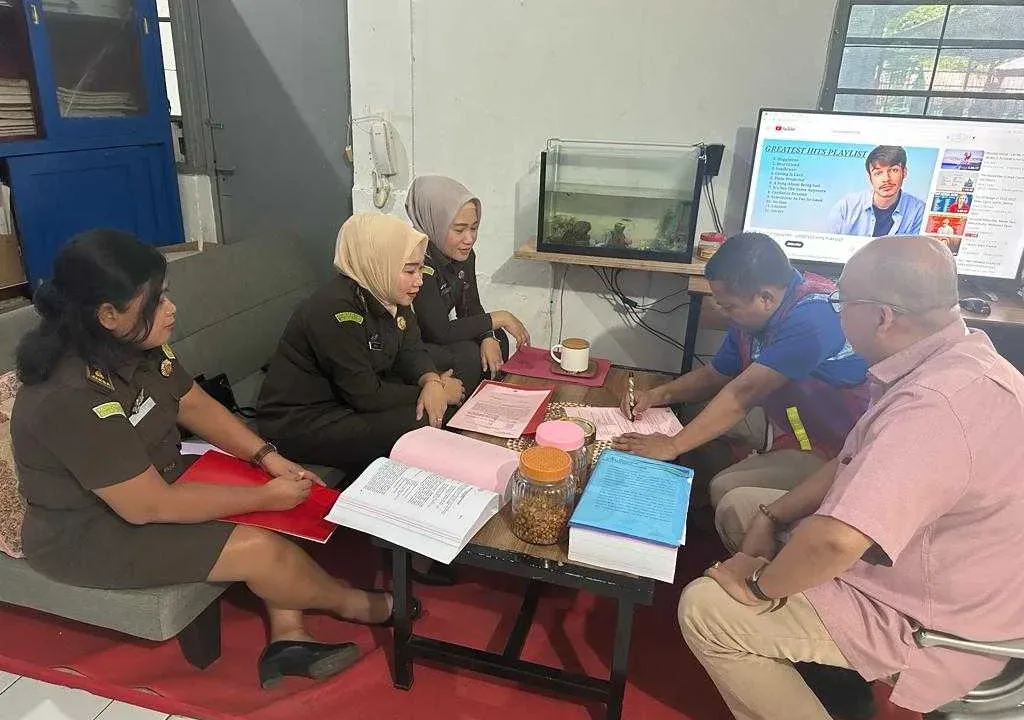 Pidsus Kejati Sulsel Serahkan TSK dan BB ke Jaksa Penuntut Imum