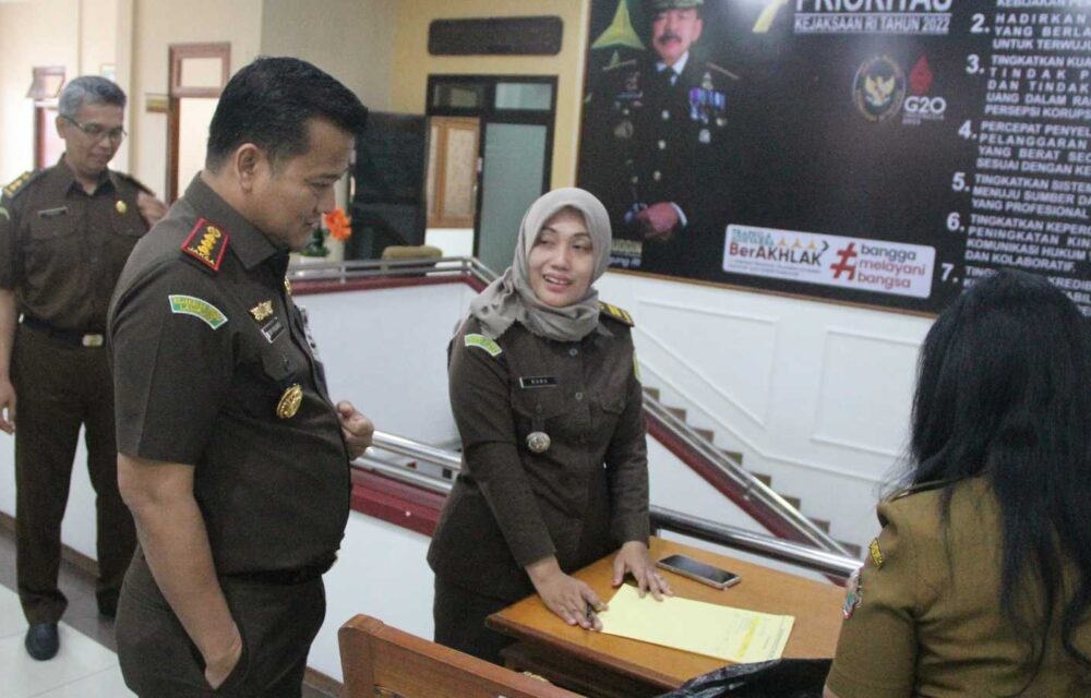 Kejari Kota Malang Lakukan Tes Urine Rutin Bagi Pegawai