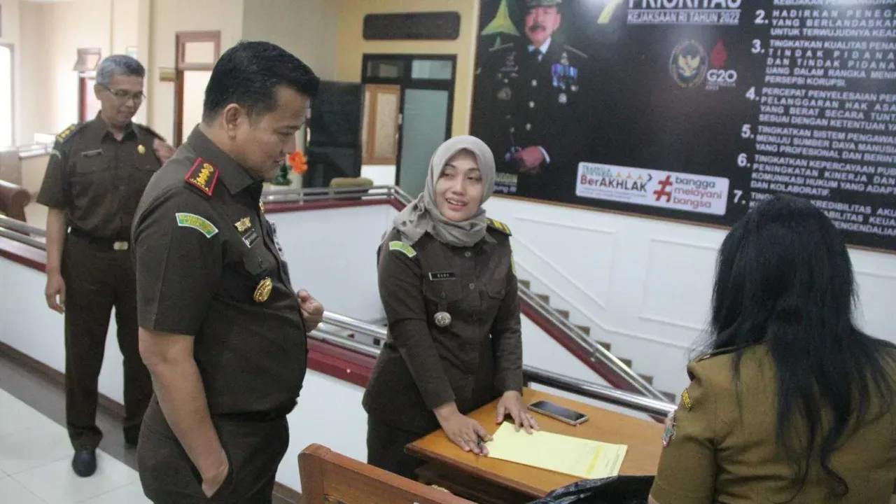 Kejari Kota Malang Lakukan Tes Urine Rutin Bagi Pegawai