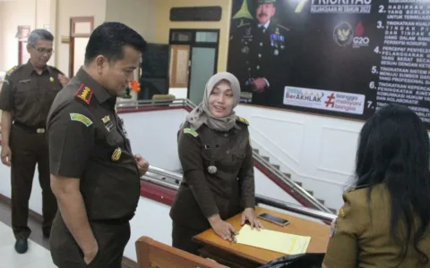 Kejari Kota Malang Lakukan Tes Urine Rutin Bagi Pegawai