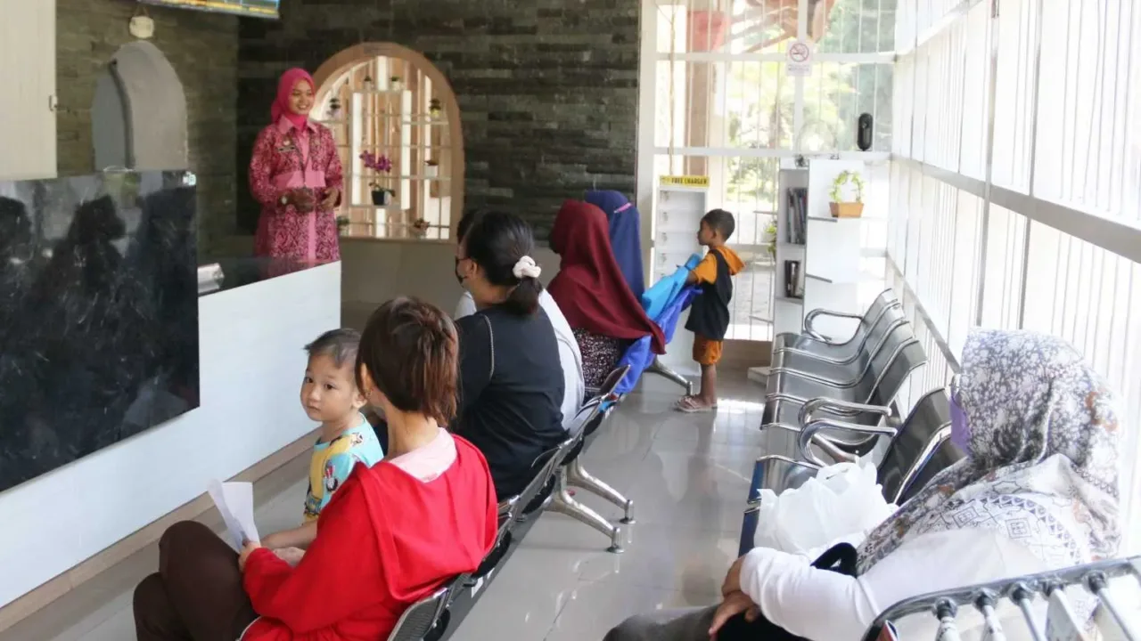 Petugas Lapas Cirebon Sosialisasikan Anti Gratifikasi Kepada Pengunjung