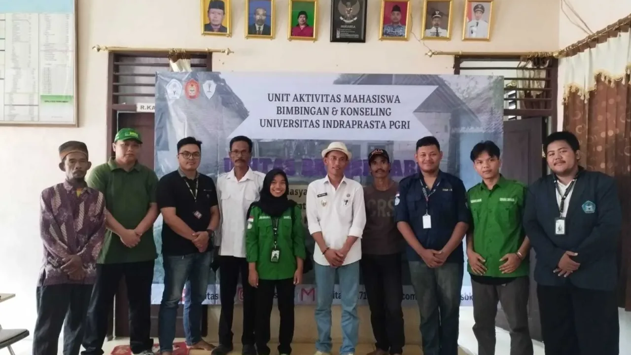 Ngerih, Mahasiswa Universitas Indraprasta PGRI Lakukan Tugas Ibu Pertiwi