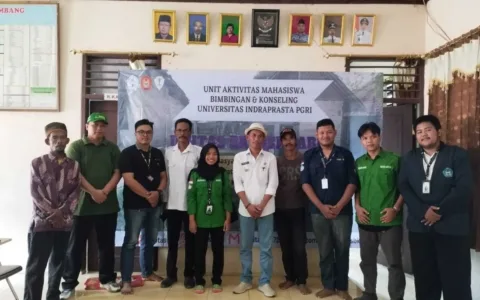Ngerih, Mahasiswa Universitas Indraprasta PGRI Lakukan Tugas Ibu Pertiwi