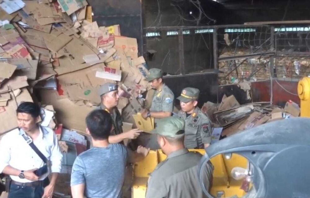 Pabrik Pengolahan Sampah Dan Barang Bekas Ud Gunadi Putra Di Ciracas Masih Beroperasi