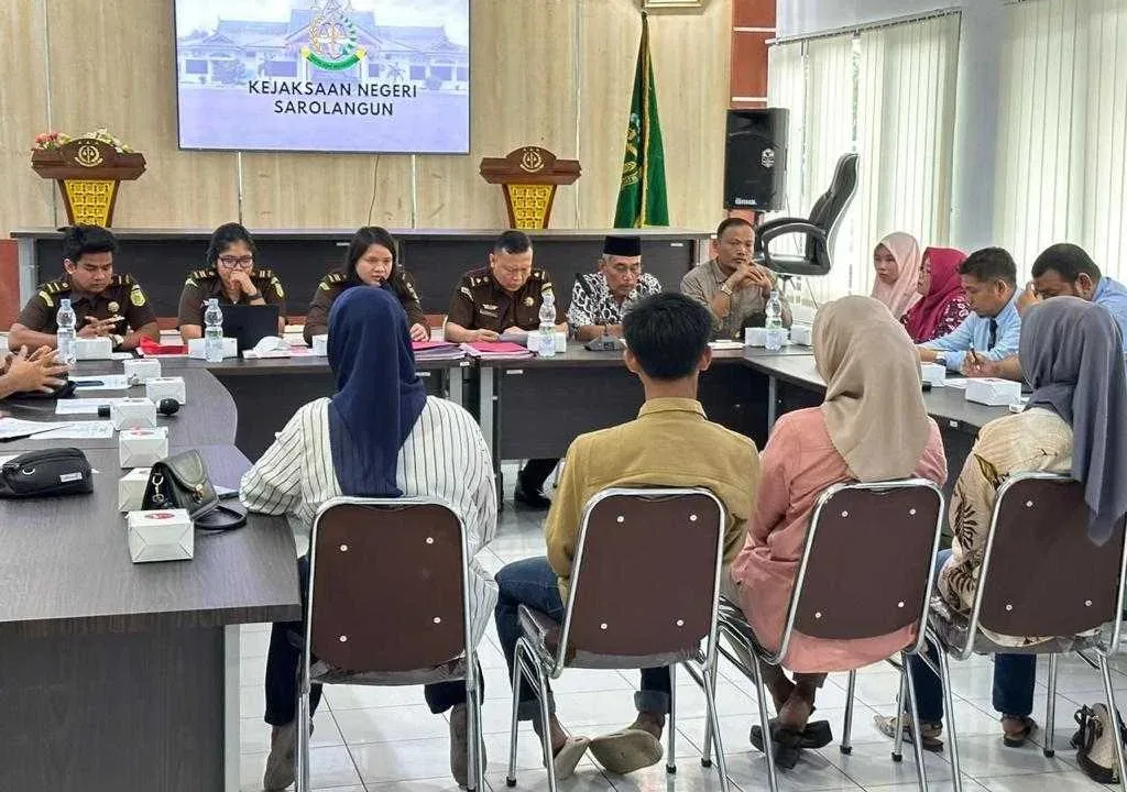 Sejalan Dengan Budaya Lokal, Kejari Sorolangun Lakukan Dua RJ Terdakwa Penganiayaan Secara Adat