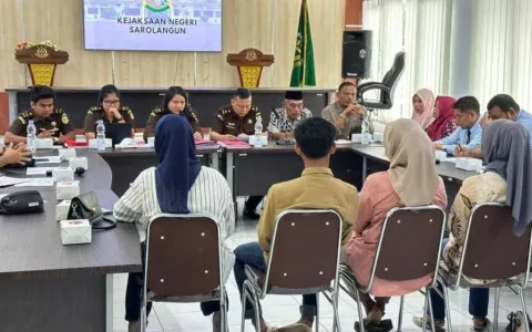 Sejalan Dengan Budaya Lokal, Kejari Sorolangun Lakukan Dua RJ Terdakwa Penganiayaan Secara Adat