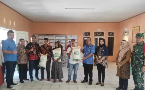 Bulog Sukseskan Program Bantuan Pangan Beras