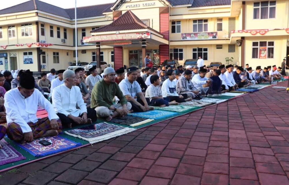 Polres Lebak Gelar Sholat Ied Dan Pemotongan Hewan Qurban Di Mapolres Lebak