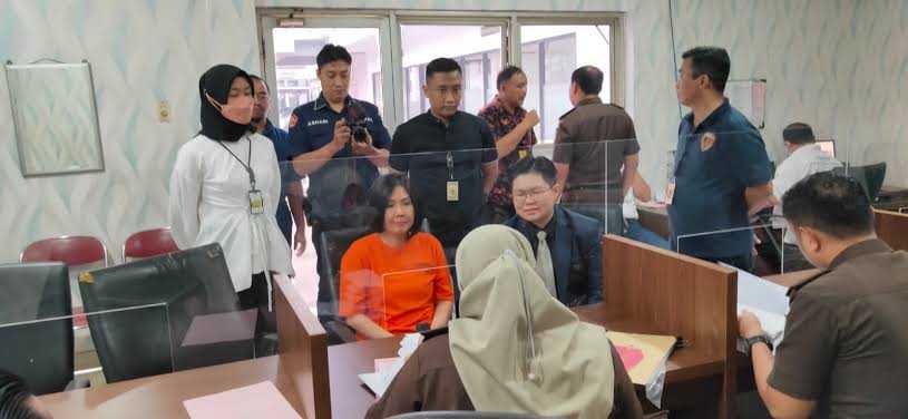 Hakim Tuntut Natalia Rusli 1,3 Tahun Penjara