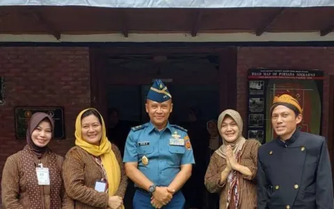 Pesantren Jatidiri Bangsa Indonesia Merajut Perdamaian Nusantara