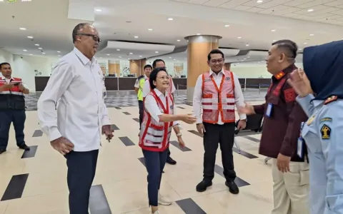 Kakanwil Andika Bersama KadivIm Sambut Presiden Jokowi Terkait Kedatangan Jemaah Haji