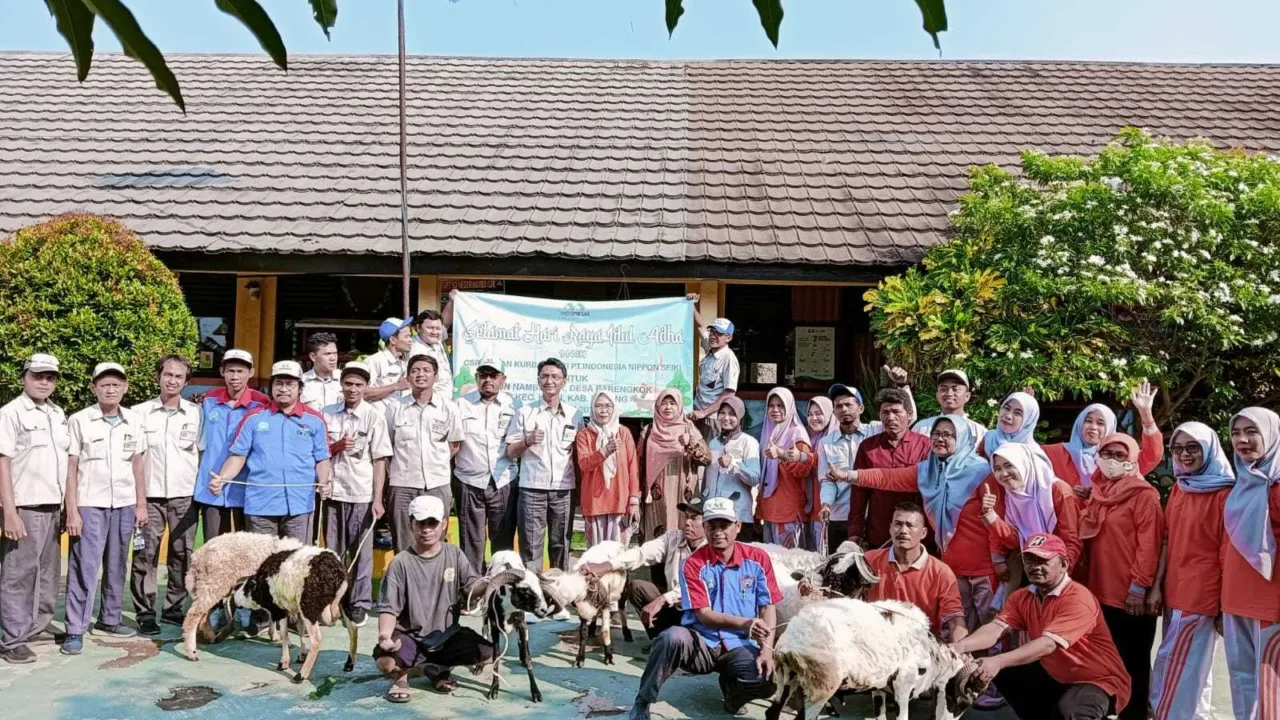 Mantap, CSR PT INS Bagikan Hewan Kurban ke Sekolah Sekolah