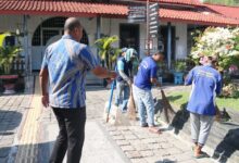 Lapas Cirebon Laksanakan Kegiatan Kebersihan Lingkungan Sekitar Lapas