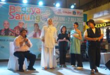 Lebih Dekat Bareng Camelia Panduwinata Di Acara Talkshow Bergaya Sarung