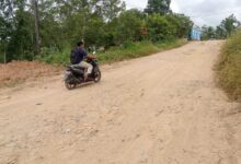 Kacau, Jalan Raya Sampay Sajir Yang Melewati Cipadang Kecamatan Cileles Rusak Parah