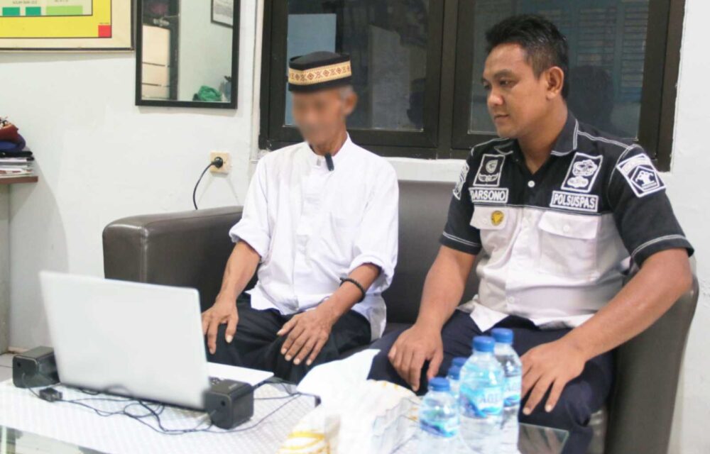 Cinta Ayah Sepanjang Masa, Warga Binaan Lapas Cirebon Jadi Wali Nikah Secara Virtual