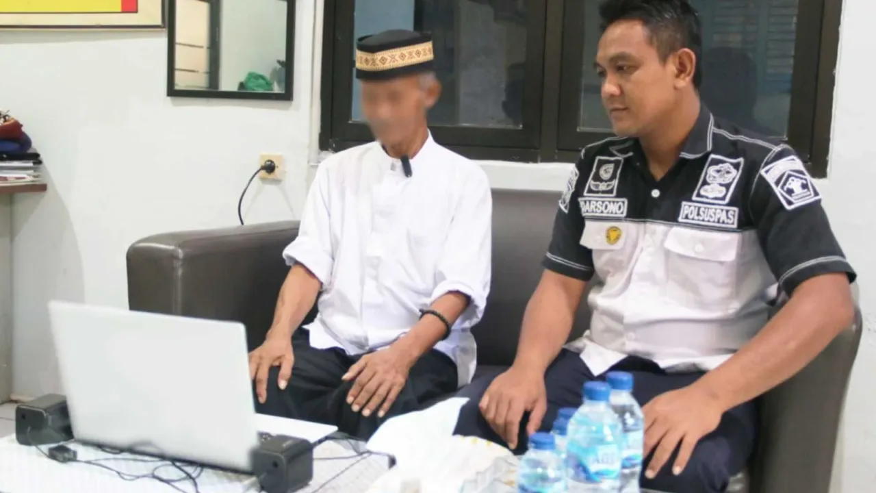 Cinta Ayah Sepanjang Masa, Warga Binaan Lapas Cirebon Jadi Wali Nikah Secara Virtual