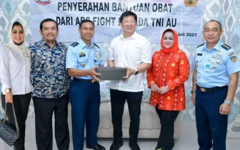 Camel Petir dan Akademi Beladiri Sejati FIGHT Memberikan Bantuan Obat-Obatan