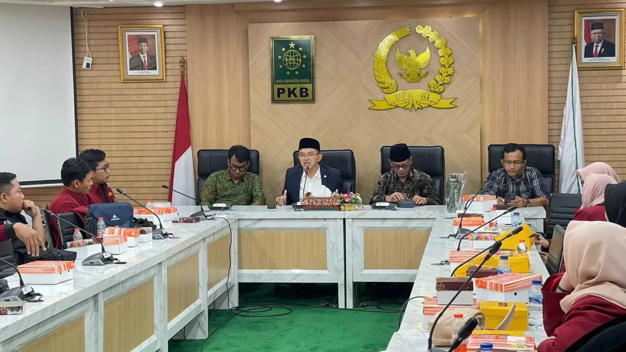 Mahasiswa S2 IAIN Cirebon Lapor Anggota FPKB Cek Selengkapnya
