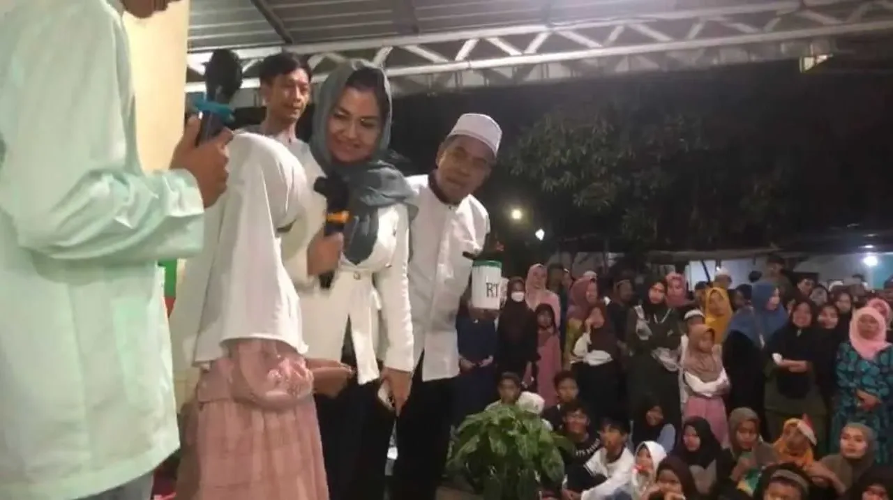 Bacaleg DPR RI Camellia Panduwinata Sambut 1 Muharam Pawai Obor Bersama Warga